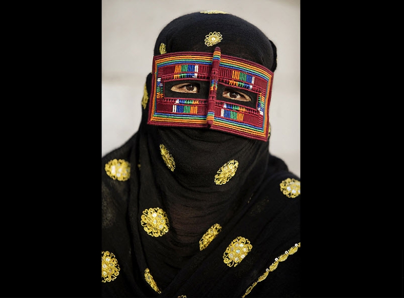 Máscaras tradicionales usadas por mujeres iraníes. Máscaras tradicionales usadas por mujeres iraníes.