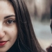 Mujer rusa que muestra la belleza de las niñas de todo el mundo, haciendo de ellos un conjunto de fotos Mujer rusa que muestra la belleza de las niñas de todo el mundo, haciendo de ellos un conjunto de fotos