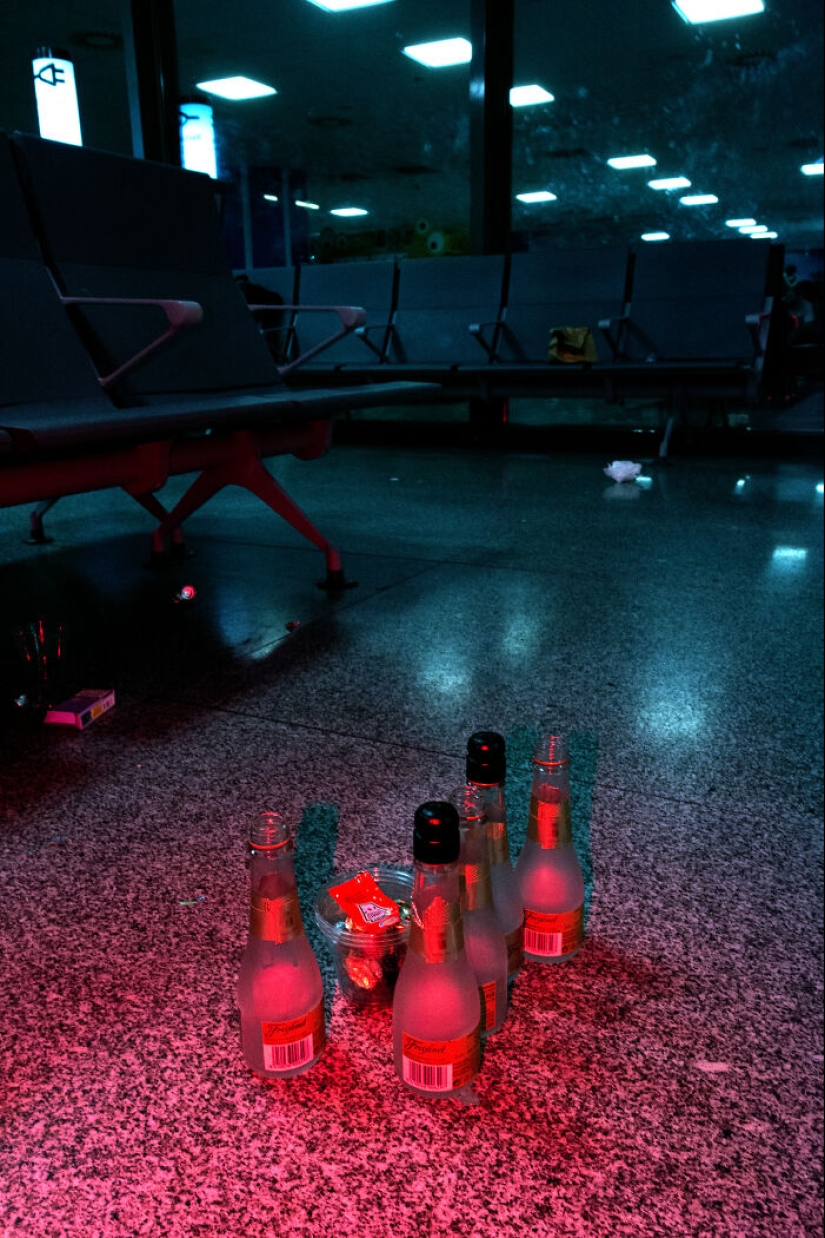My 10 Photographs That Show The Reality Of Flying Economy