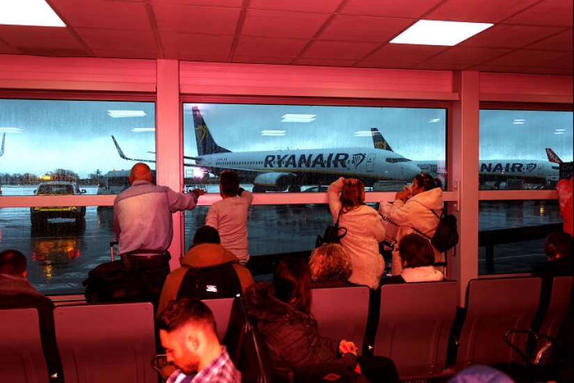 My 10 Photographs That Show The Reality Of Flying Economy