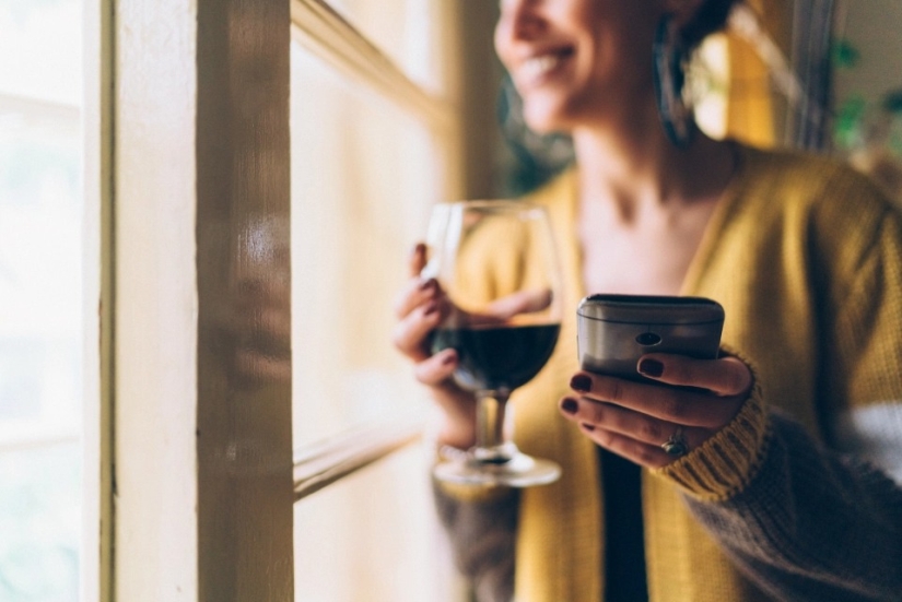 No alcohol — no problem skin! Like giving up alcohol for a month can change the appearance No alcohol — no problem skin! Like giving up alcohol for a month can change the appearance