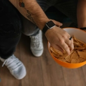 “No como lo último de nada”: 15 hábitos que la gente mantuvo desde sus días pobres