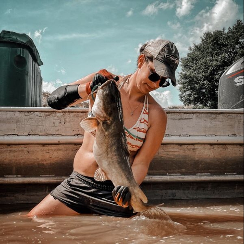 Noodling - unusual fishing for the most courageous Noodling - unusual fishing for the most courageous