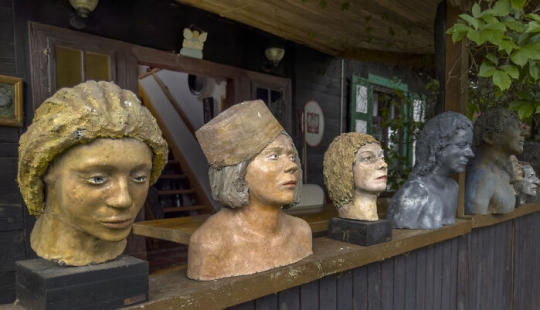 Off The Beaten Path: The Fascinating Sculptures Of Adam Szubski Off The Beaten Path: The Fascinating Sculptures Of Adam Szubski