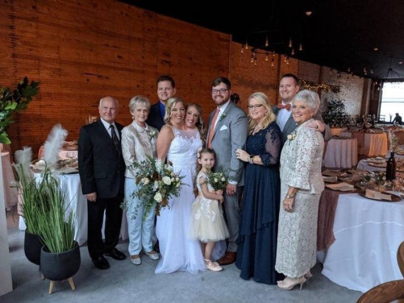 One of the sisters of the Siamese twins Hensel got married One of the sisters of the Siamese twins Hensel got married