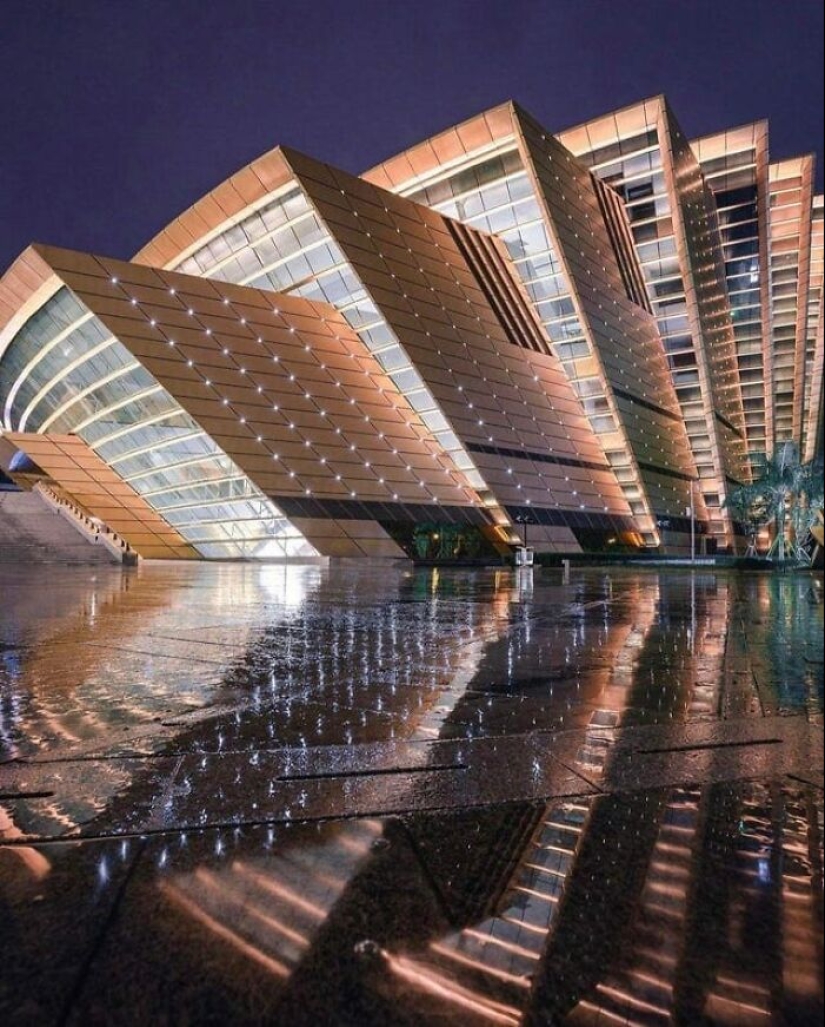 Out Of This World: 10 Times Architects Outdid Themselves With These Alien-Like Buildings