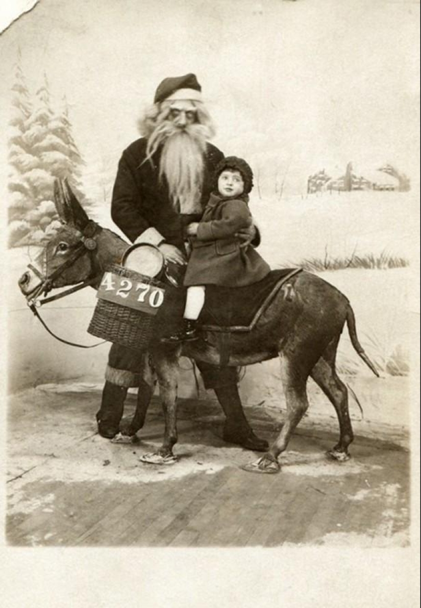 Papá Noel enojado y aterrador Papá Noel enojado y aterrador