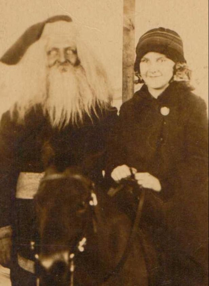 Papá Noel enojado y aterrador Papá Noel enojado y aterrador