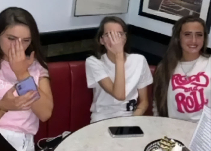 Parents Worried About “Nose Cover” Trend That Teens Are Using In Photos, Experts Reveal The Reason Parents Worried About “Nose Cover” Trend That Teens Are Using In Photos, Experts Reveal The Reason