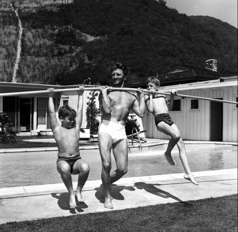 Pasado en fotos: las vacaciones de verano de los famosos