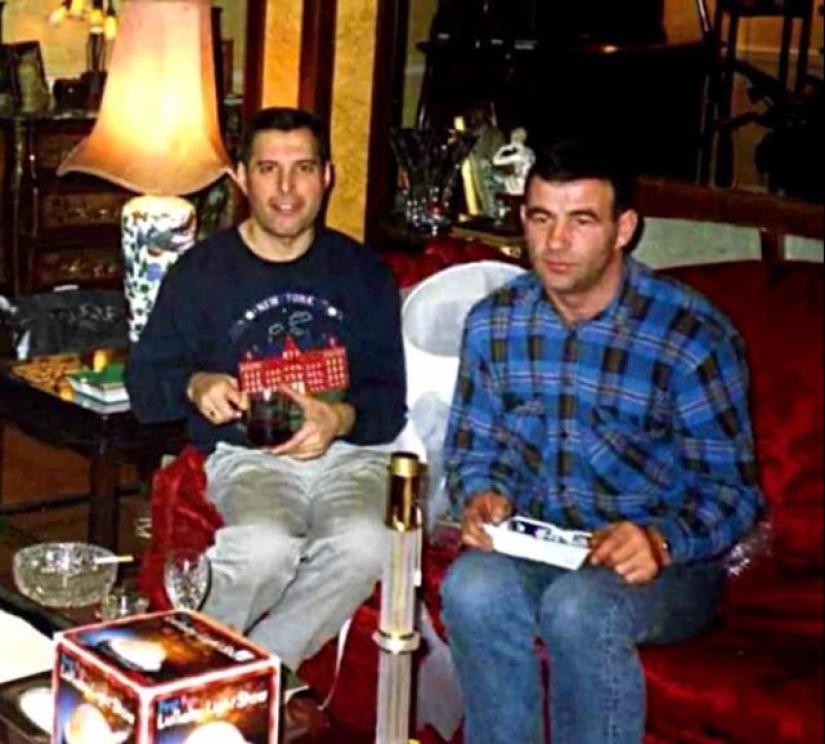 Personal photos of Freddie Mercury and his boyfriend of the 1980s Personal photos of Freddie Mercury and his boyfriend of the 1980s
