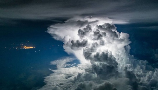 Pilot Captures Storms And Other Changing Weather Conditions From His Cockpit Pilot Captures Storms And Other Changing Weather Conditions From His Cockpit