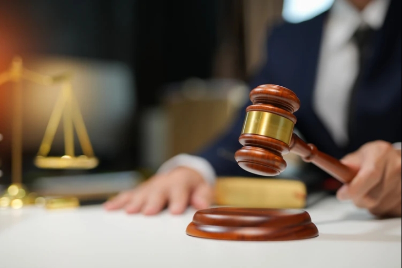Por iniciativa de su marido, una mujer francesa fue violada mientras dormía más de 90 veces Por iniciativa de su marido, una mujer francesa fue violada mientras dormía más de 90 veces