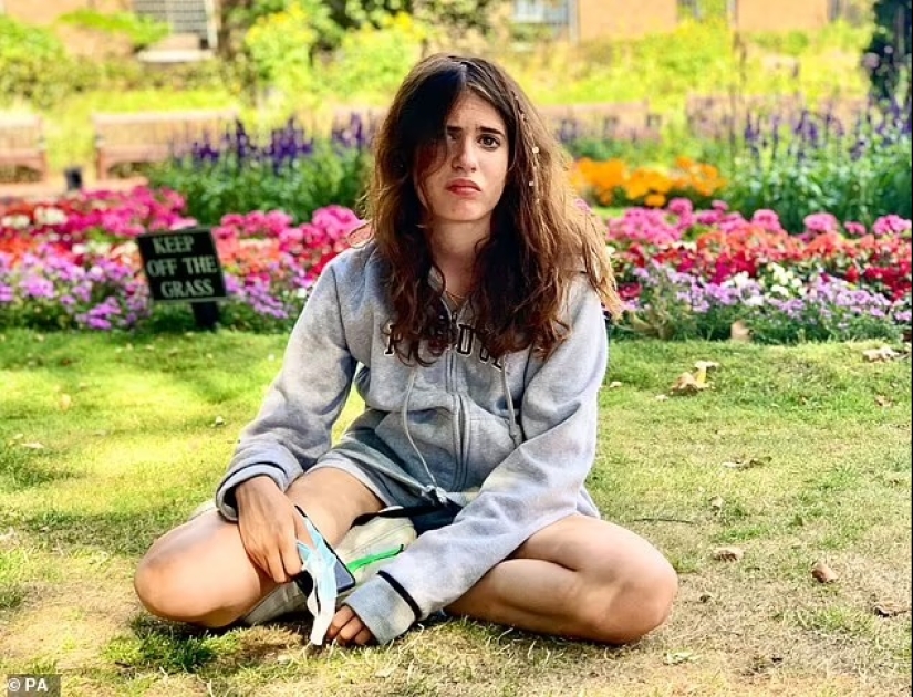 'Quédense a mi lado... Estoy respirando profundamente': la desgarradora nota de voz de WhatsApp que la trágica colegiala Mia Janin, de 14 años, envió a su amigo antes de quitarse la vida después de meses de acoso implacable