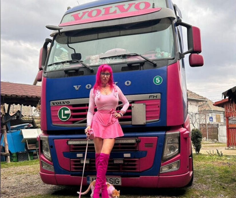 "Romanian Barbie": Europe's most unusual truck driver drives a pink truck "Romanian Barbie": Europe's most unusual truck driver drives a pink truck