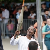 Snoop Dogg Carries Olympic Torch For Paris 2024 Games As “Special Correspondent” Snoop Dogg Carries Olympic Torch For Paris 2024 Games As “Special Correspondent”