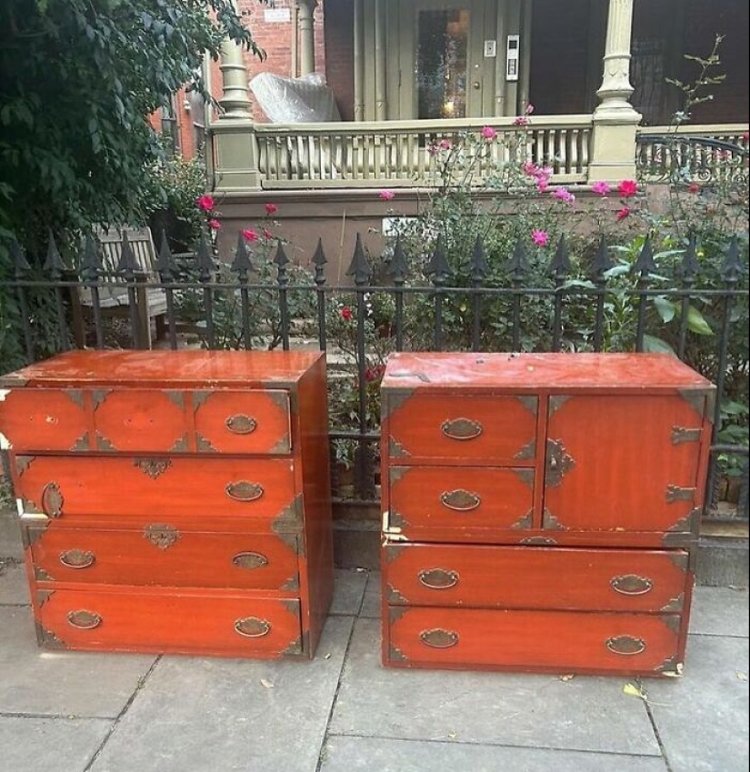 ‘Stooping NYC’: 10 Times People Left Treasures For Others To Find On The Curb
