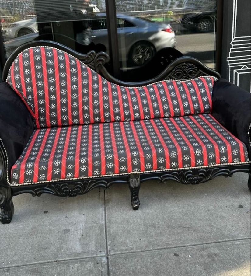 ‘Stooping NYC’: 10 Times People Left Treasures For Others To Find On The Curb