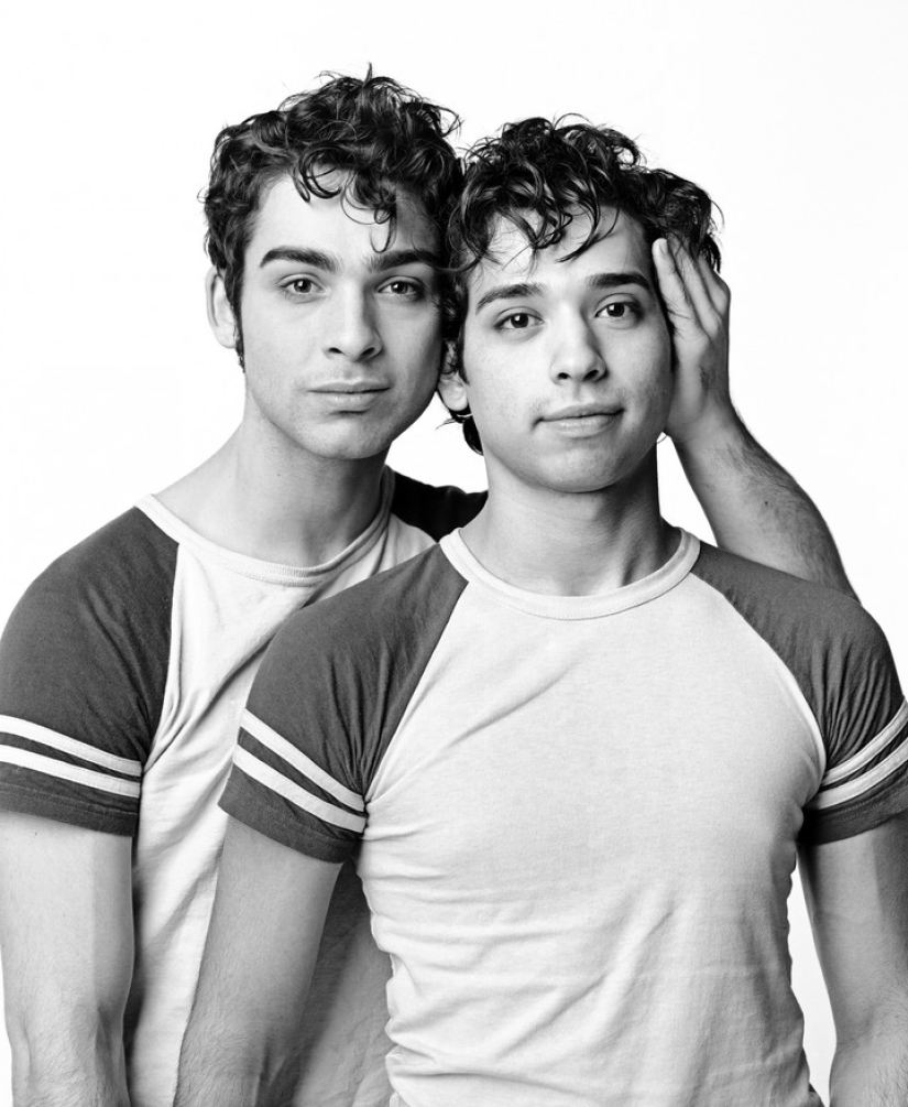 Strangers who look like twins Strangers who look like twins