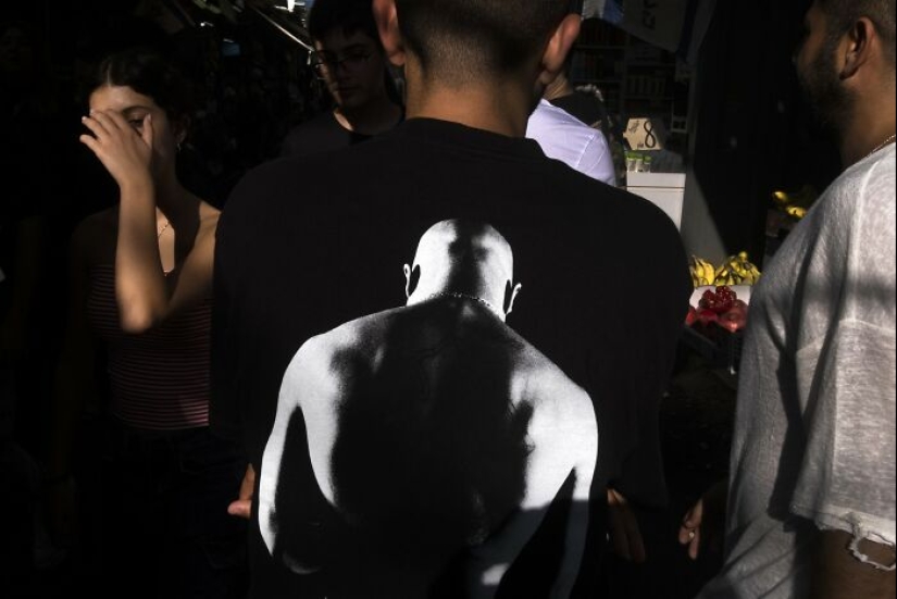 Street Life In Israel: 12 Captivating Images Taken By Ilan Ben Yehuda Street Life In Israel: 12 Captivating Images Taken By Ilan Ben Yehuda