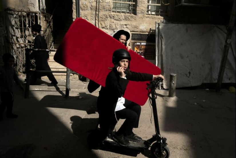 Street Life In Israel: 12 Captivating Images Taken By Ilan Ben Yehuda Street Life In Israel: 12 Captivating Images Taken By Ilan Ben Yehuda