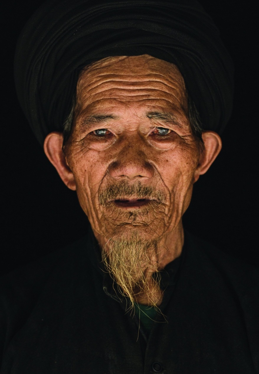 Striking portraits of Members of One of America's Most Violent Criminal Gangs Striking portraits of Members of One of America's Most Violent Criminal Gangs