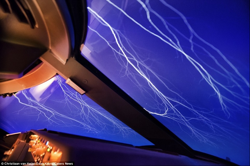 Stunning photos taken from the cockpit of an airliner