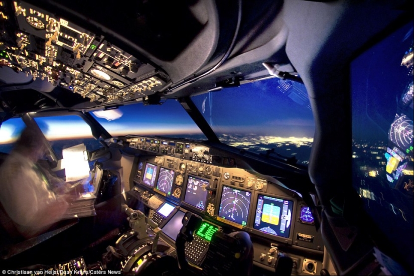 Stunning photos taken from the cockpit of an airliner