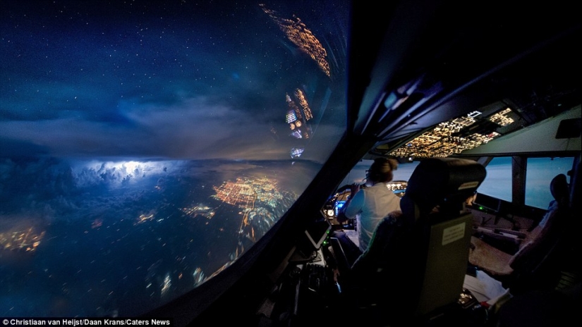Stunning photos taken from the cockpit of an airliner