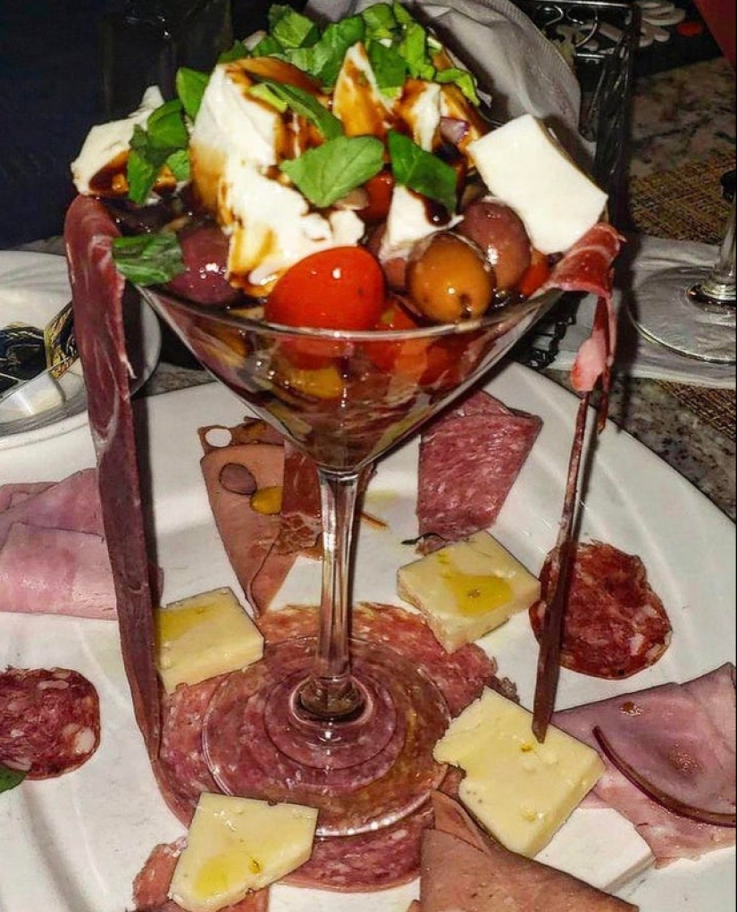 Tapas en la cabeza de Jack Nicholson, rollos en una patineta y 20 ejemplos más de platos extraños Tapas en la cabeza de Jack Nicholson, rollos en una patineta y 20 ejemplos más de platos extraños