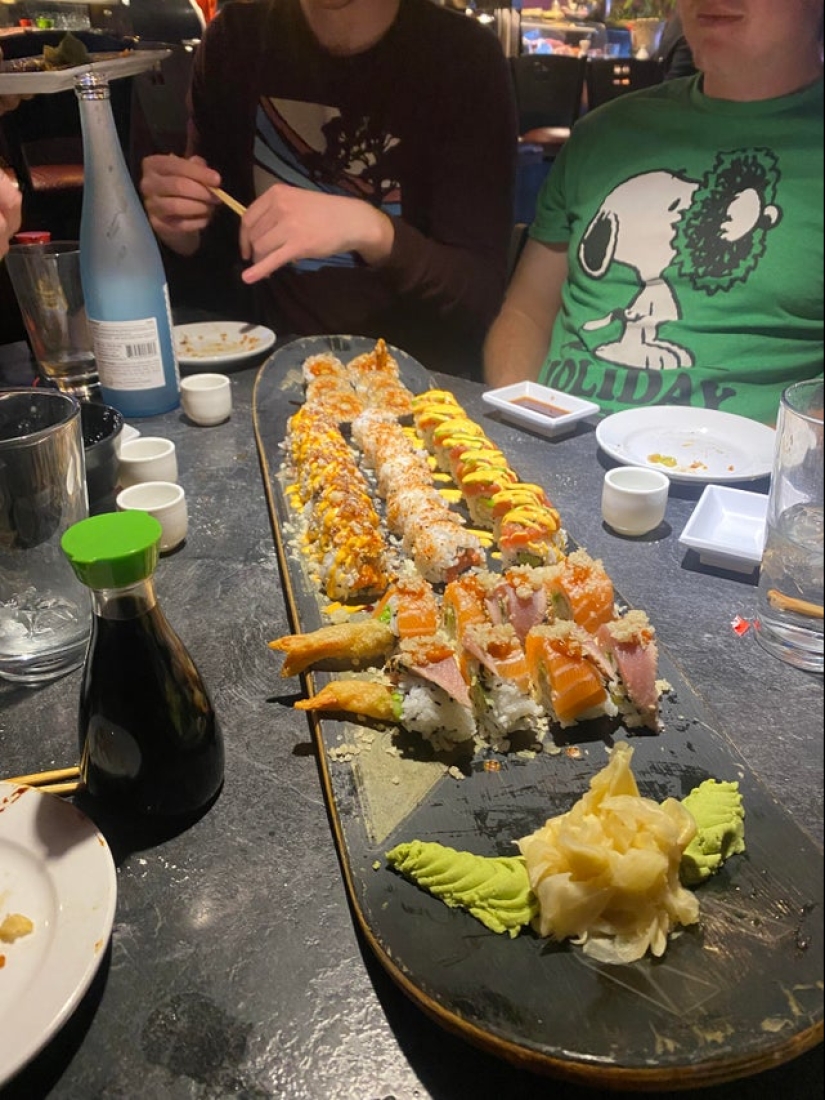 Tapas en la cabeza de Jack Nicholson, rollos en una patineta y 20 ejemplos más de platos extraños Tapas en la cabeza de Jack Nicholson, rollos en una patineta y 20 ejemplos más de platos extraños