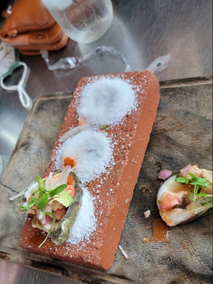 Tapas en la cabeza de Jack Nicholson, rollos en una patineta y 20 ejemplos más de platos extraños Tapas en la cabeza de Jack Nicholson, rollos en una patineta y 20 ejemplos más de platos extraños