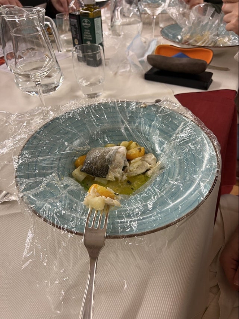 Tapas en la cabeza de Jack Nicholson, rollos en una patineta y 20 ejemplos más de platos extraños Tapas en la cabeza de Jack Nicholson, rollos en una patineta y 20 ejemplos más de platos extraños
