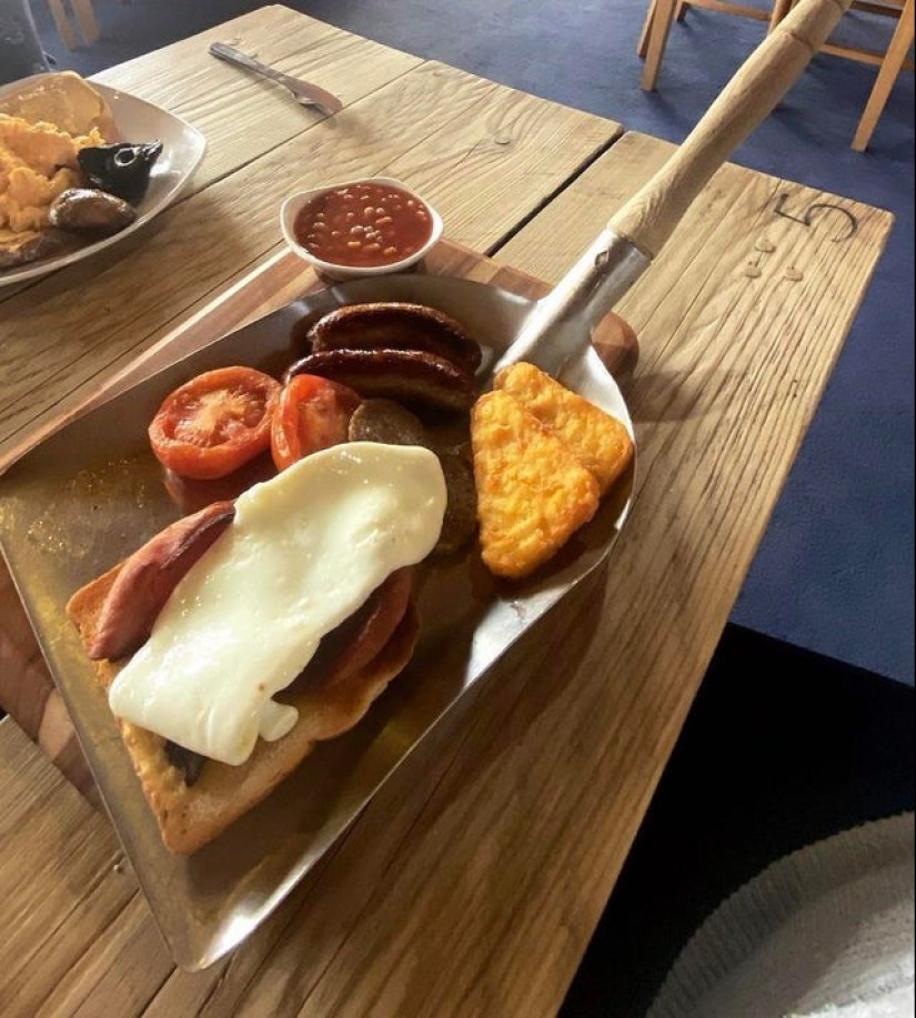 Tapas en la cabeza de Jack Nicholson, rollos en una patineta y 20 ejemplos más de platos extraños Tapas en la cabeza de Jack Nicholson, rollos en una patineta y 20 ejemplos más de platos extraños
