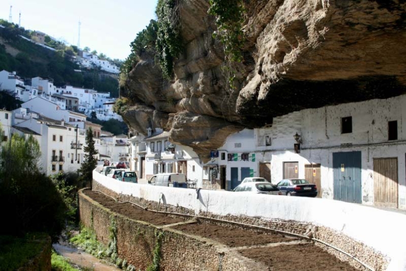 The Amazing Town in the Rock: Setenil de las Bodegas The Amazing Town in the Rock: Setenil de las Bodegas