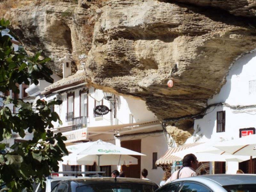The Amazing Town in the Rock: Setenil de las Bodegas The Amazing Town in the Rock: Setenil de las Bodegas