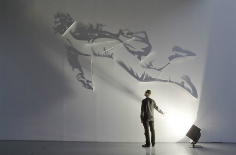 The artist who paints with shadows The artist who paints with shadows