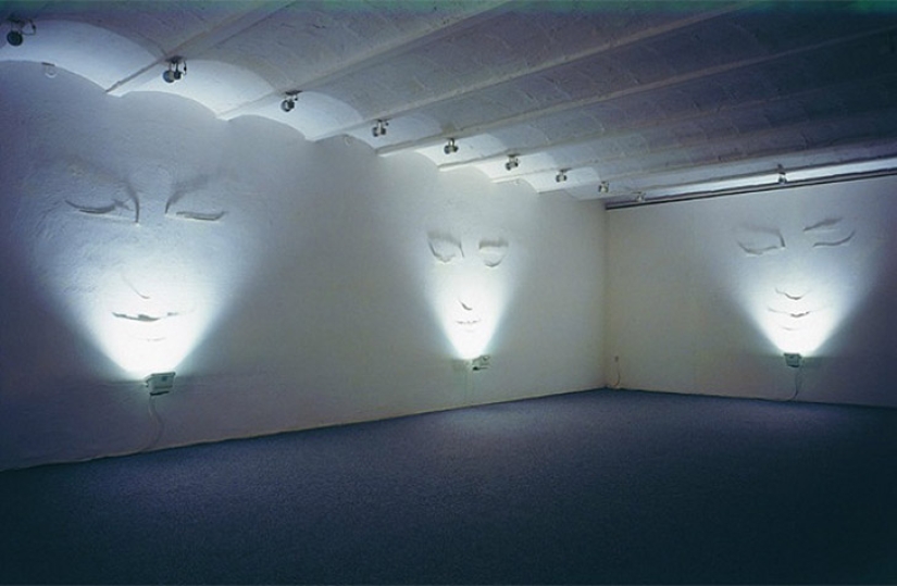 The artist who paints with shadows The artist who paints with shadows