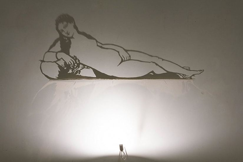 The artist who paints with shadows The artist who paints with shadows