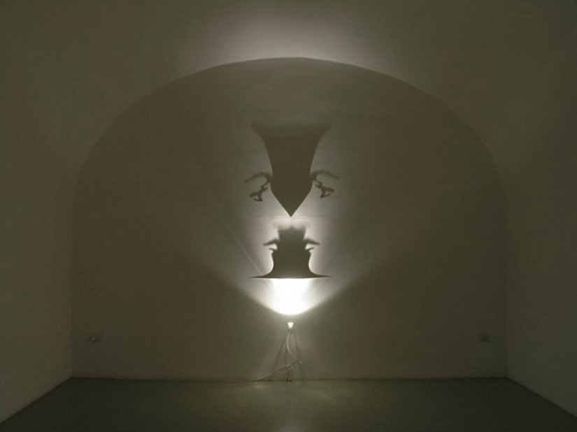 The artist who paints with shadows The artist who paints with shadows