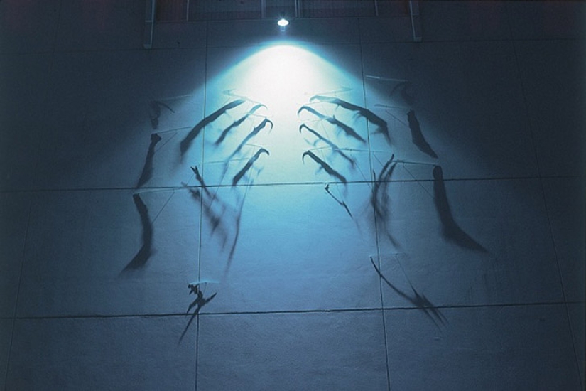 The artist who paints with shadows The artist who paints with shadows