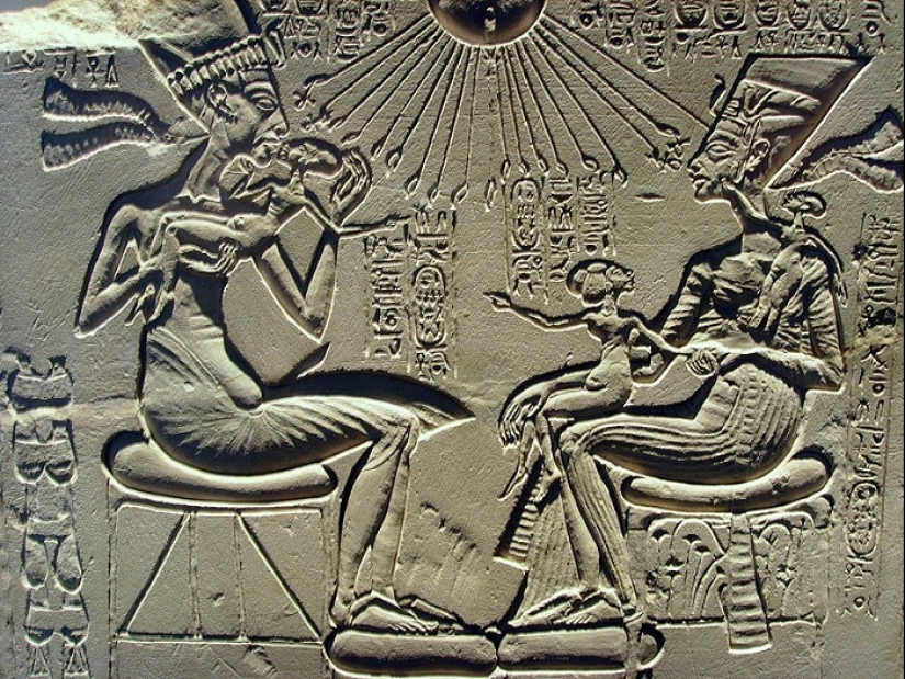 The mysterious fate of Queen Nefertiti: early marriage, plague, intrigue, and the disappearance of The mysterious fate of Queen Nefertiti: early marriage, plague, intrigue, and the disappearance of