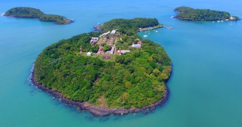 The prison on Devil's island: the ruthless blade "dry guillotine" The prison on Devil's island: the ruthless blade "dry guillotine"