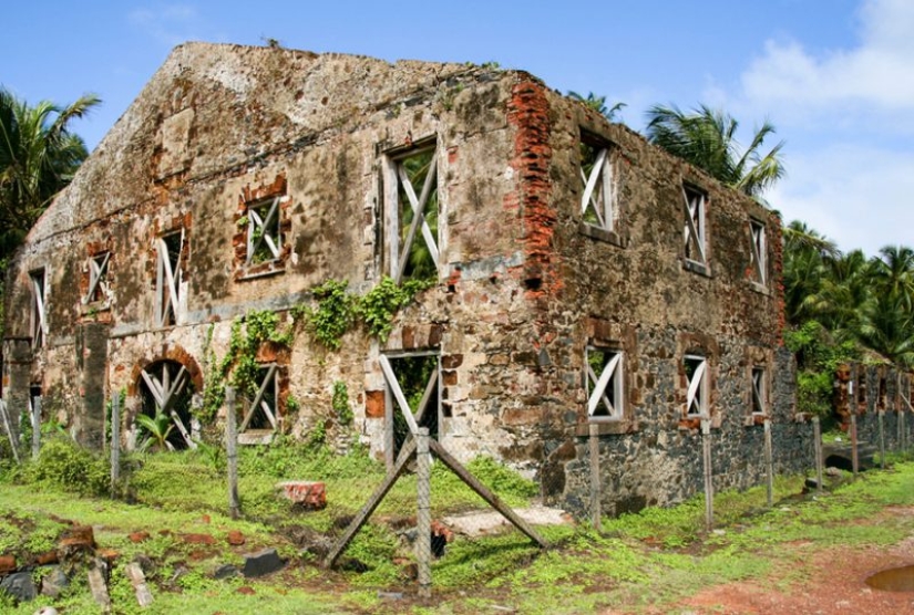 The prison on Devil's island: the ruthless blade "dry guillotine" The prison on Devil's island: the ruthless blade "dry guillotine"