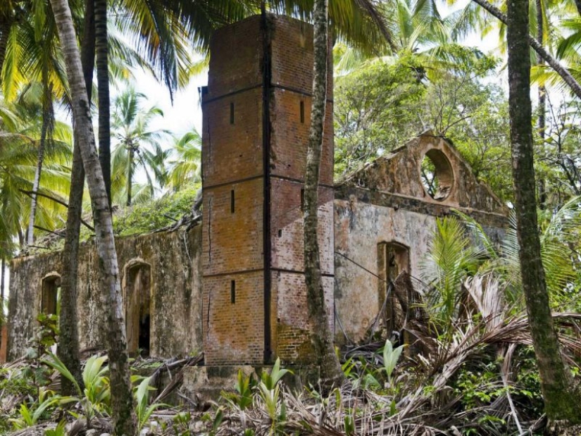 The prison on Devil's island: the ruthless blade "dry guillotine" The prison on Devil's island: the ruthless blade "dry guillotine"