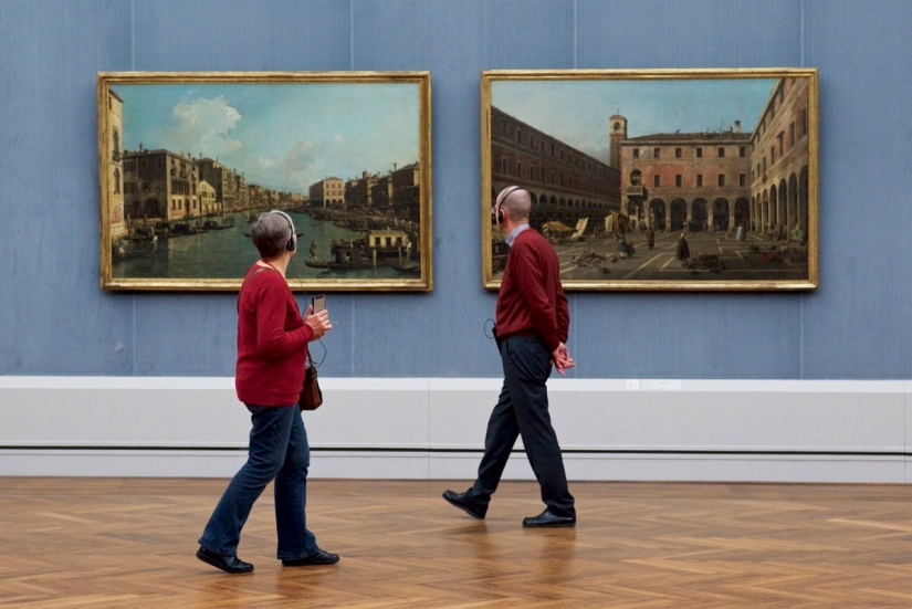 The project "People matching artworks" Austrian photographer Stefan Dragana The project "People matching artworks" Austrian photographer Stefan Dragana