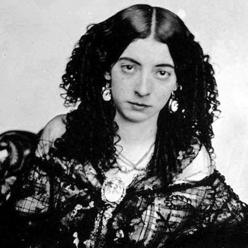 The seal of passion: why the cult of the mustachioed woman arose in the 19th century