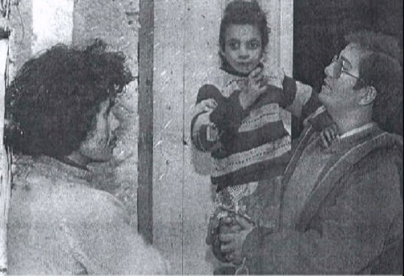 The story of a Portuguese "chicken girl" who grew up in a poultry house