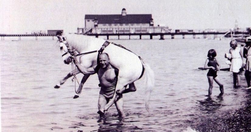 The story of circus athlete Alexander Zass — Russian "Iron Samson" The story of circus athlete Alexander Zass — Russian "Iron Samson"