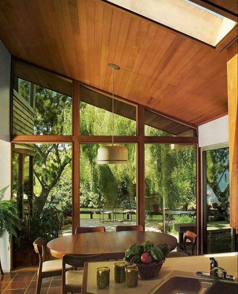 These 10 Pictures Of Interiors From The ’50s To ’80s Are Captivating To Look At